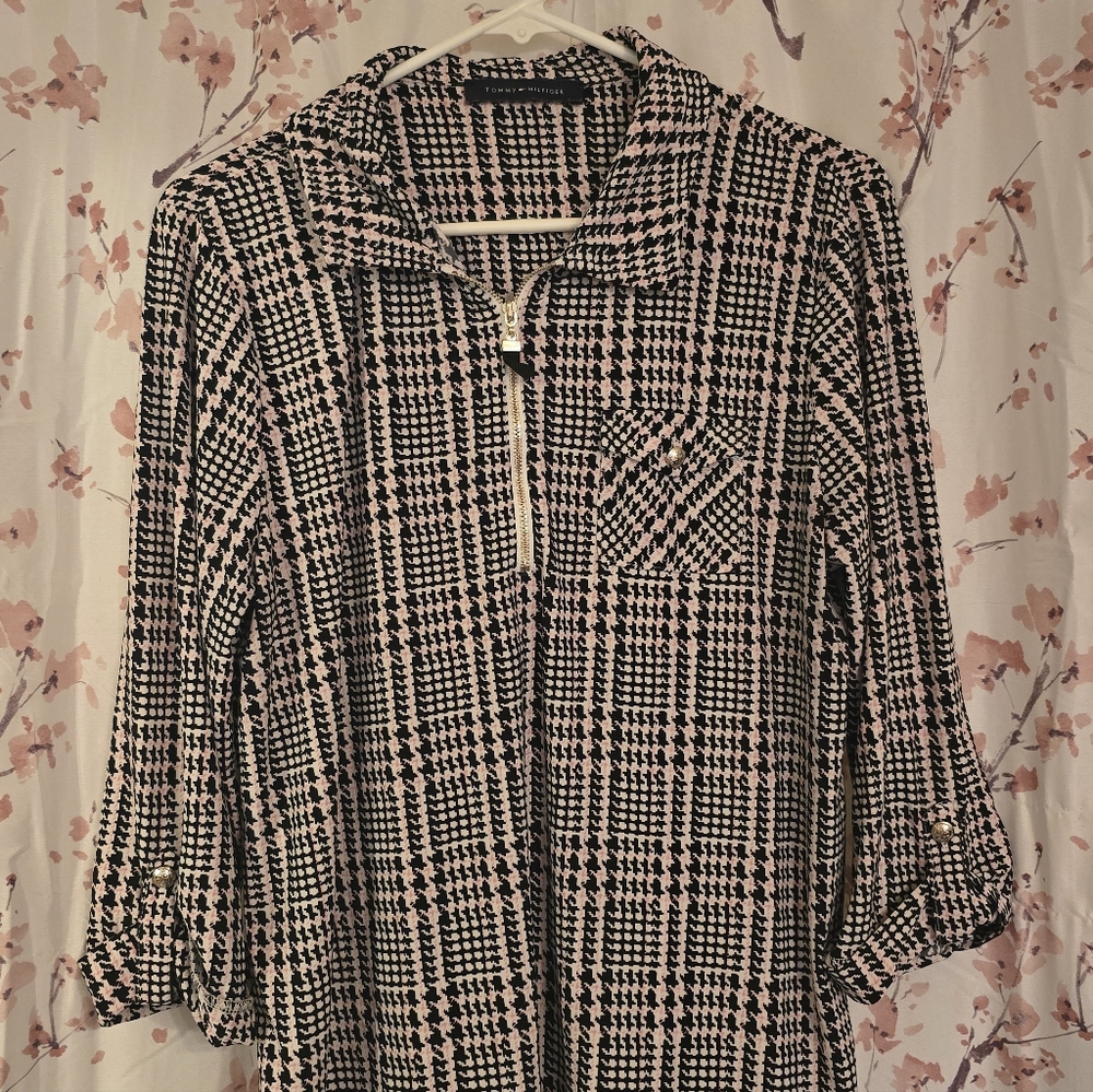 Black and White Houndstooth Zip-Up Blouse